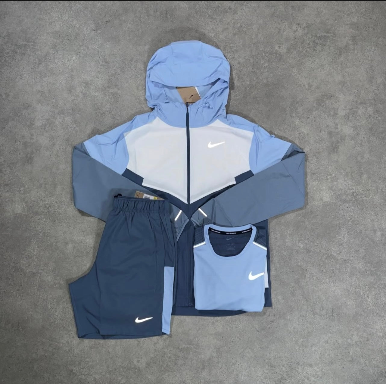 NIKE ACTIVEWEAR