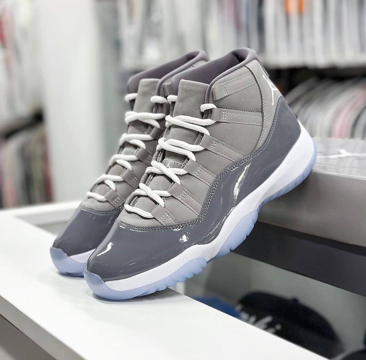 AIR JORDAN 11