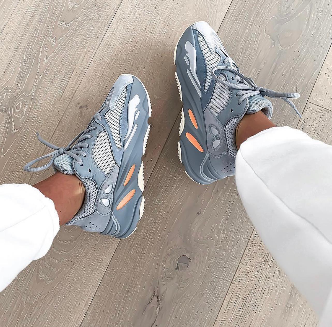 YEEZY 700