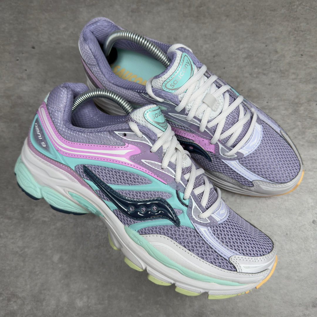 SAUCONY PROGRID OMNI 9 PRISM WISTERIA BLUE
