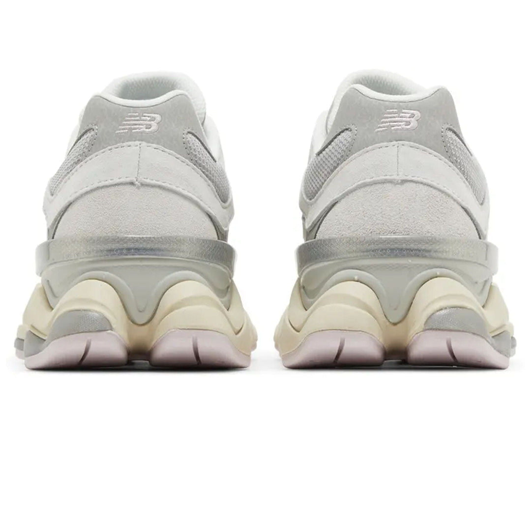 NEW BALANCE 9060 &