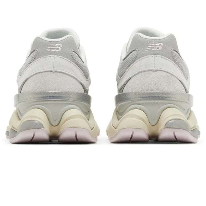NEW BALANCE 9060 &