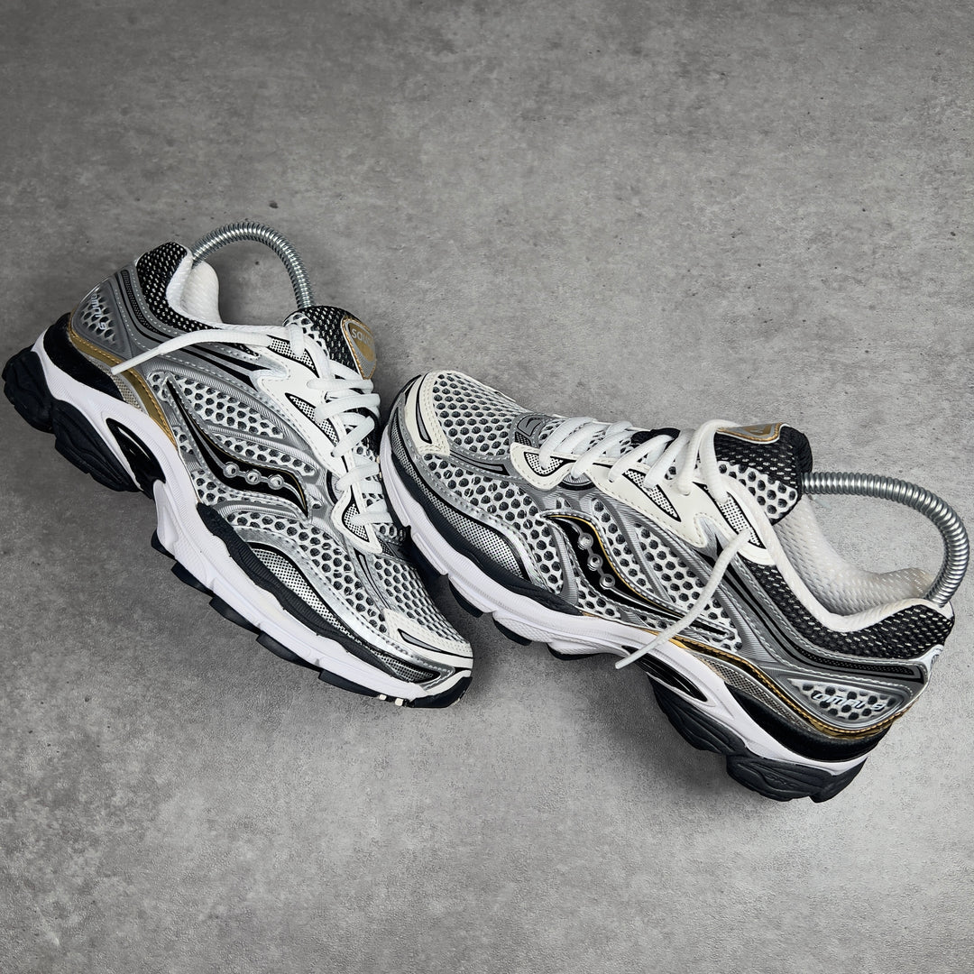 SAUCONY PROGRID OMNI 9 SILVER GOLD