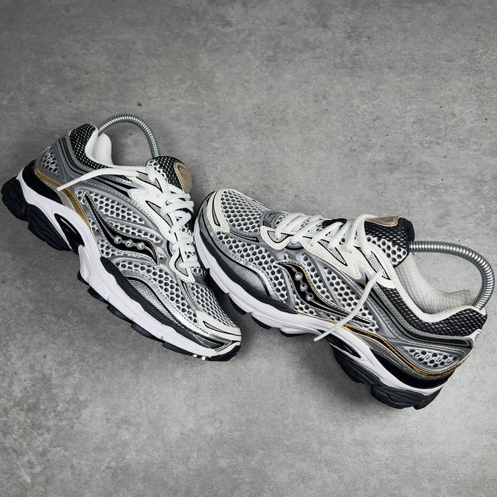SAUCONY PROGRID OMNI 9 SILVER GOLD