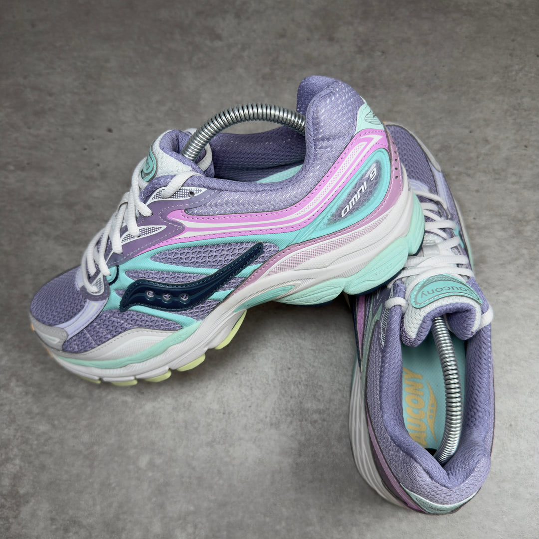 SAUCONY PROGRID OMNI 9 PRISM WISTERIA BLUE