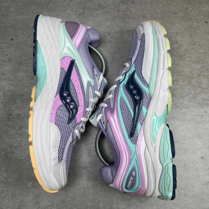 SAUCONY PROGRID OMNI 9 PRISM WISTERIA BLUE