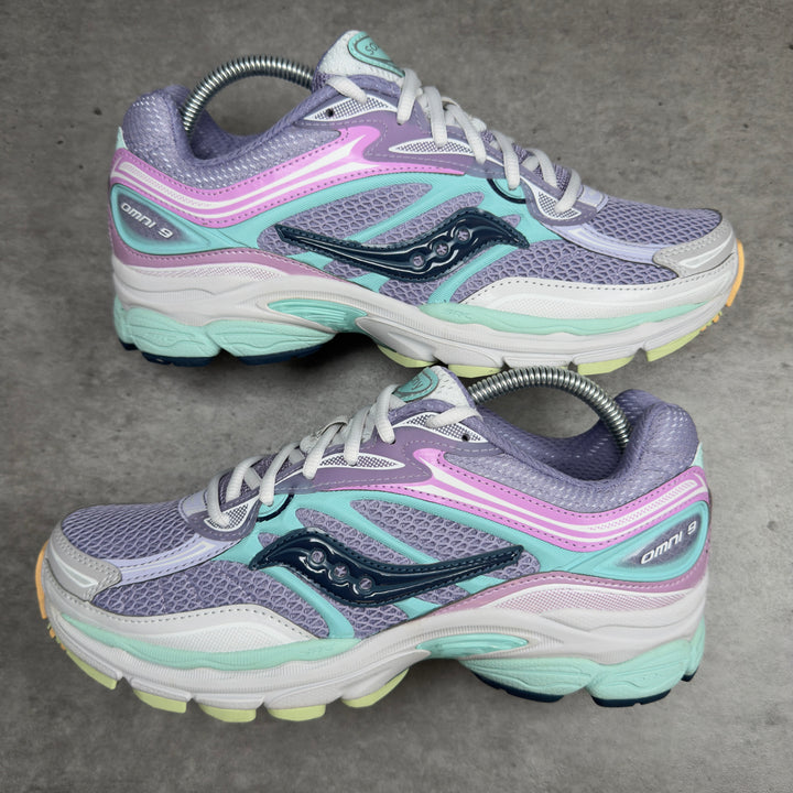 SAUCONY PROGRID OMNI 9 PRISM WISTERIA BLUE