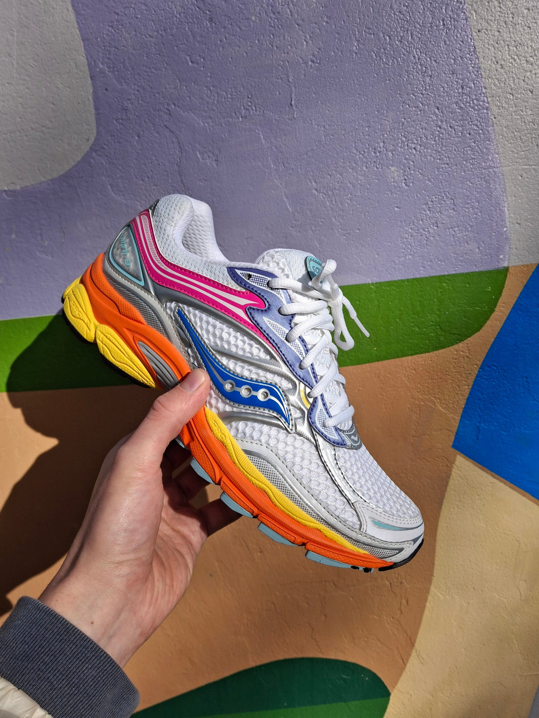 SAUCONY PROGRID OMNI 9 &