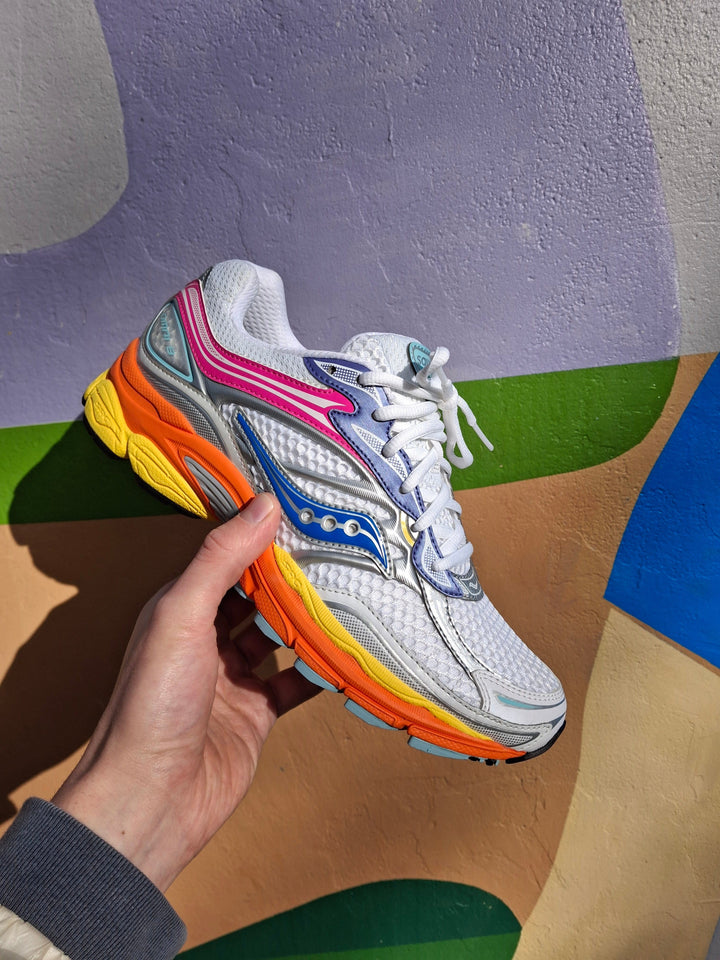SAUCONY PROGRID OMNI 9 &