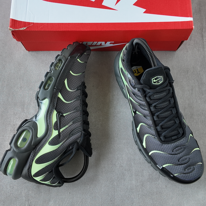 NIKE AIR MAX PLUS IRON GRAY LIGHT LIQUID LIME BLACK