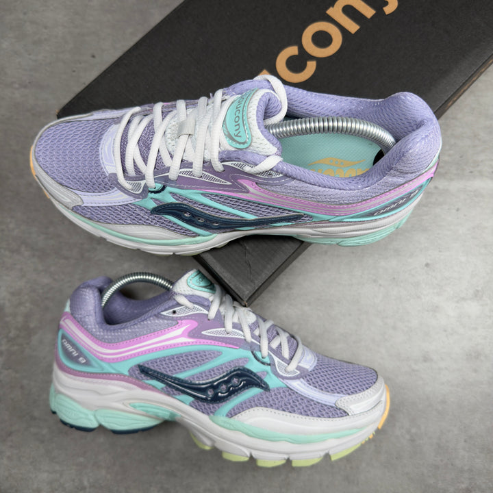 SAUCONY PROGRID OMNI 9 PRISM WISTERIA BLUE