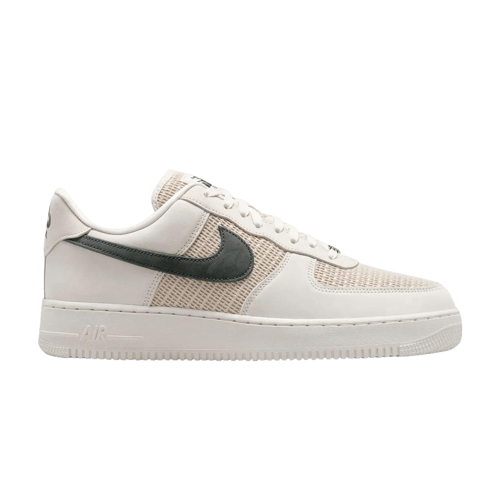 NIKE AIR FORCE 1 &