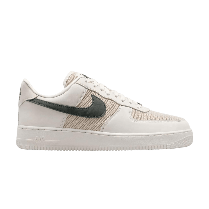 NIKE AIR FORCE 1 &