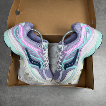 SAUCONY PROGRID OMNI 9 PRISM WISTERIA BLUE