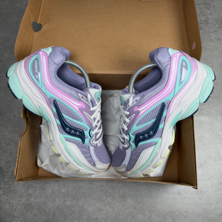 SAUCONY PROGRID OMNI 9 PRISM WISTERIA BLUE