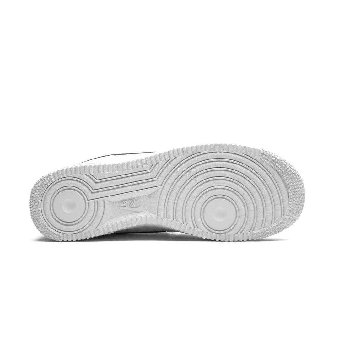 NIKE AIR FORCE 1 LOW &