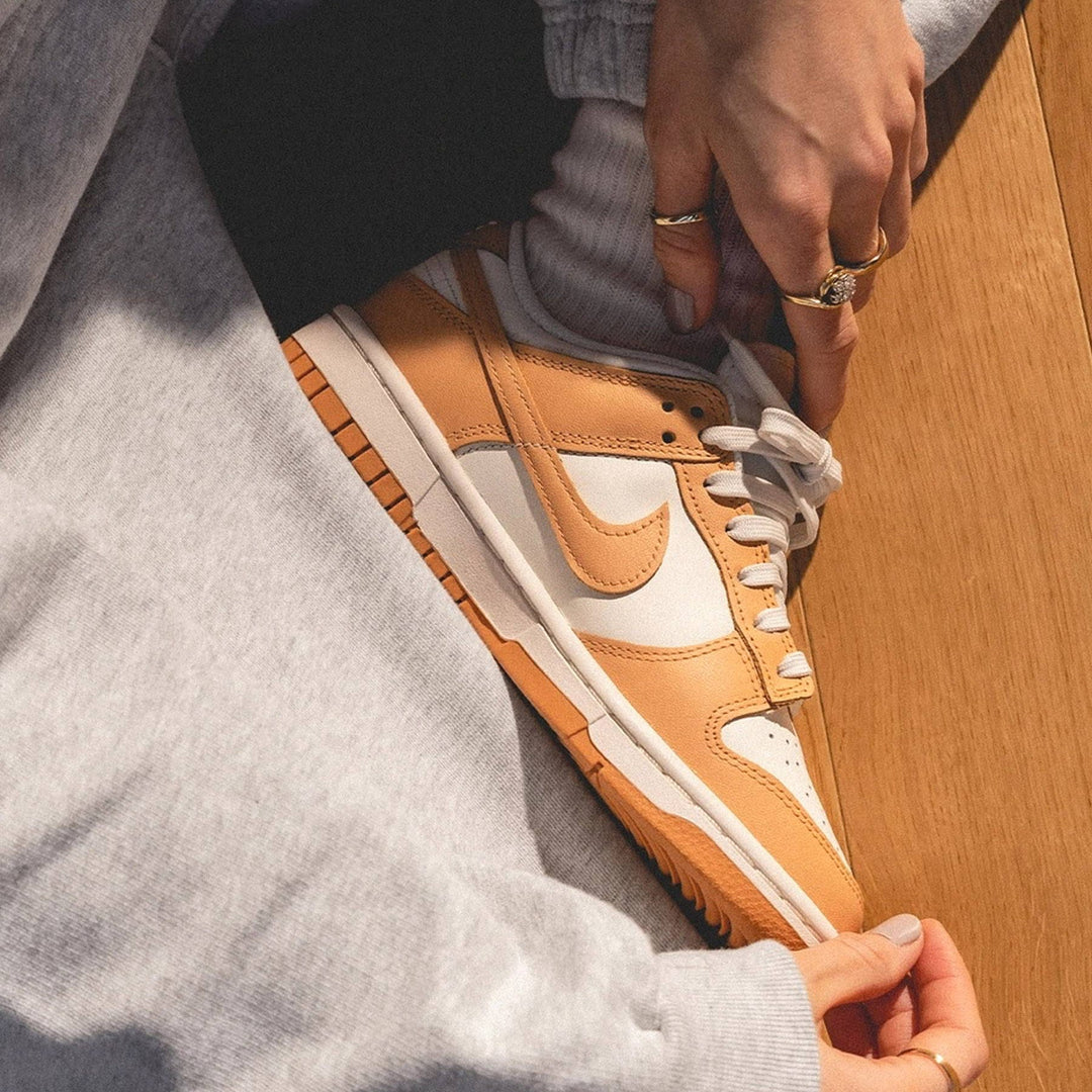 NIKE DUNK LOW WMNS &