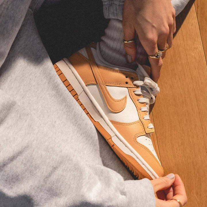 NIKE DUNK LOW WMNS &