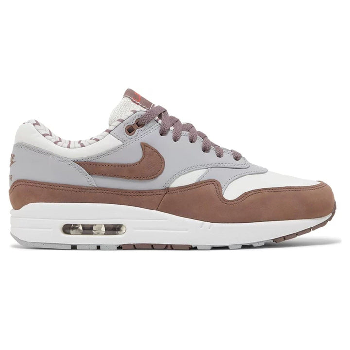 NIKE AIR MAX 1 PREMIUM &
