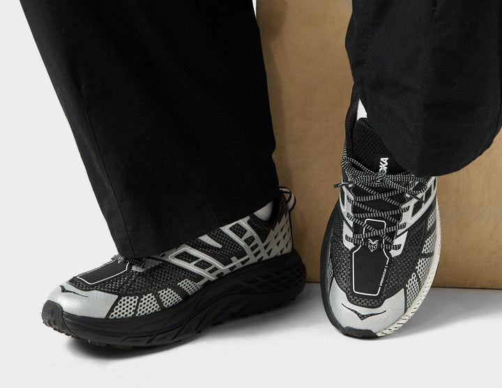 HOKA SPEEDGOAT 2 SILVER WHITE BLACK
