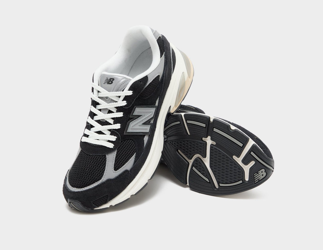 NEW BALANCE 2010 BLACK SILVER CREAM SOLE