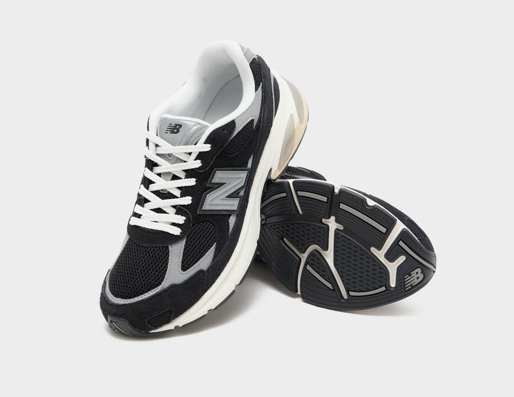 NEW BALANCE 2010 BLACK SILVER CREAM SOLE