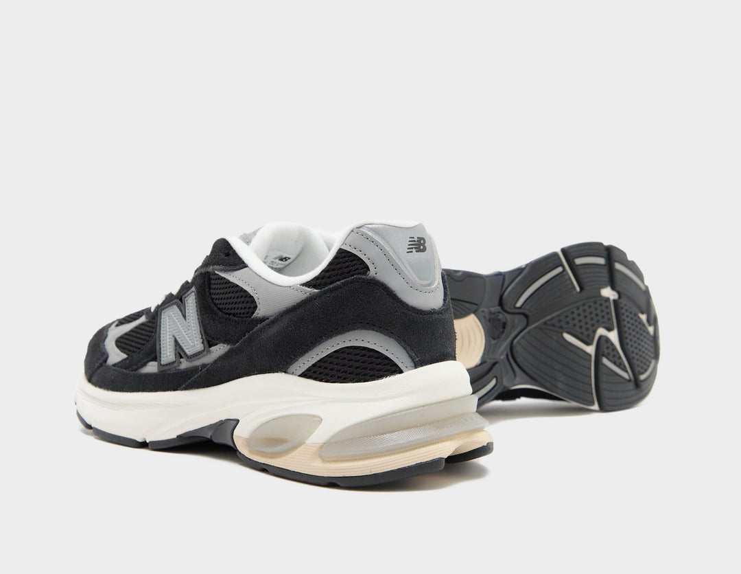 NEW BALANCE 2010 BLACK SILVER CREAM SOLE
