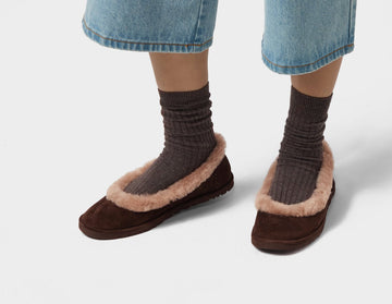 UGG ZORA BALLET FLAT WOMEN'S BROWN — Stock