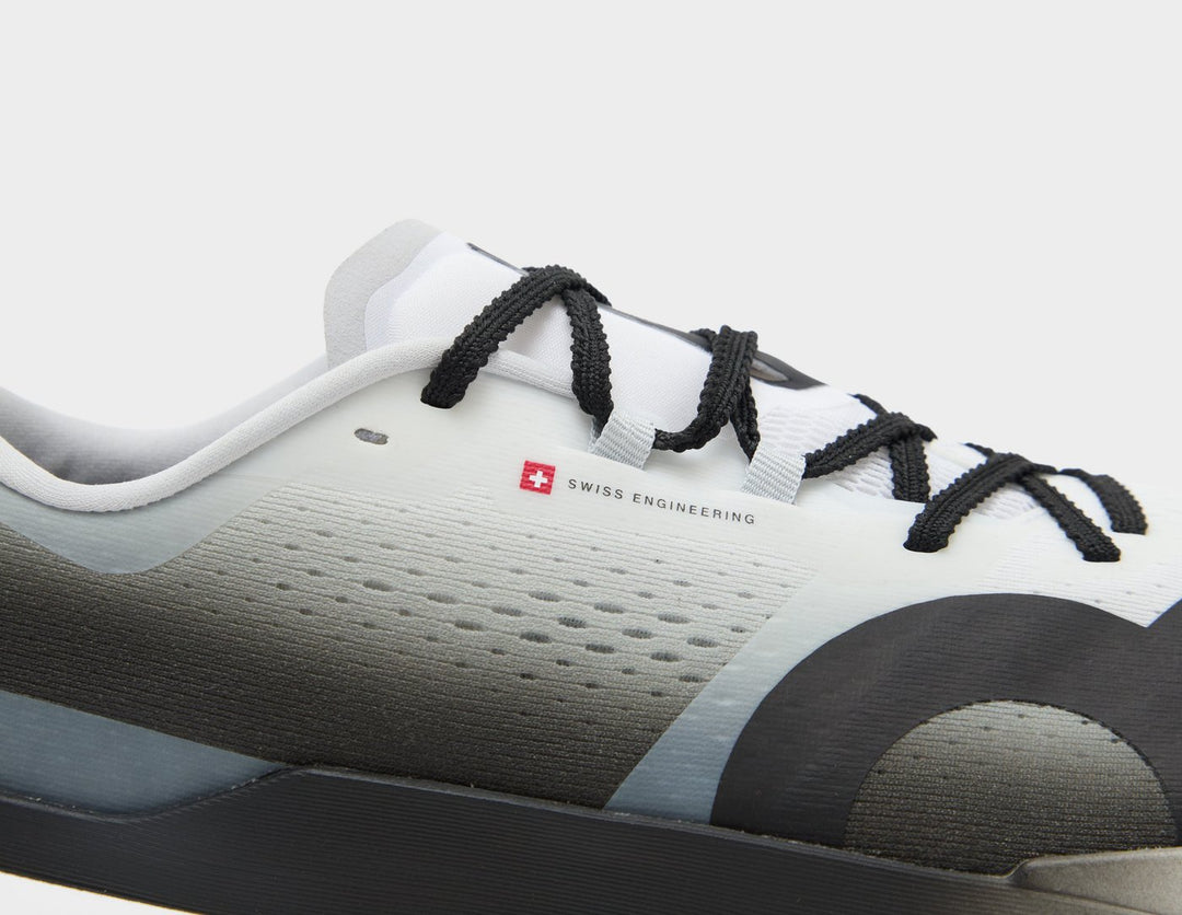 ON RUNNING CLOUDBOOM MAX GREY