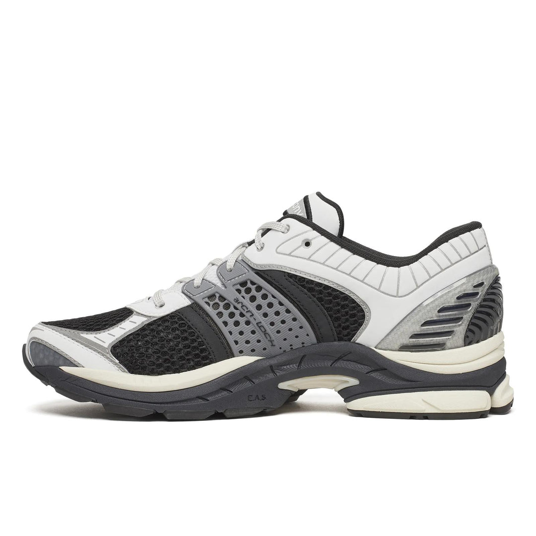 SAUCONY PROGRID PARAMOUNT BLACK WHITE