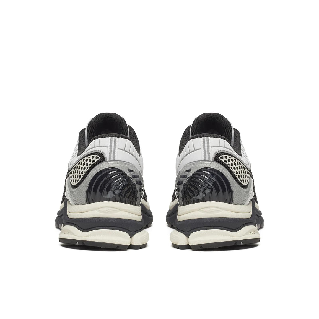 SAUCONY PROGRID PARAMOUNT BLACK WHITE