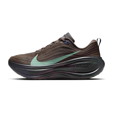 NIKE VOMERO PLUS IRONSTONE DARK RAISIN QUARTZ PATINA — Stock