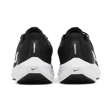 NIKE AIR ZOOM PEGASUS 40 BLACK WHITE — Stock