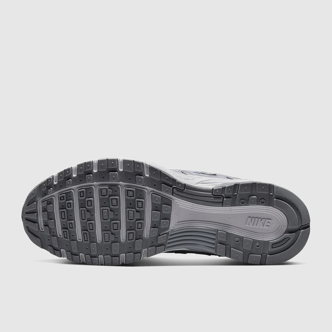 NIKE P-6000 FOOTBALL GREY STEALTH WHITE