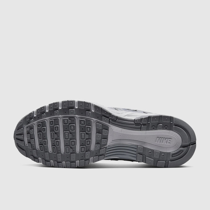 NIKE P-6000 FOOTBALL GREY STEALTH WHITE