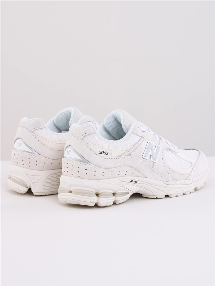NEW BALANCE 2002R SEA SALT WITH SILVER METALLIC