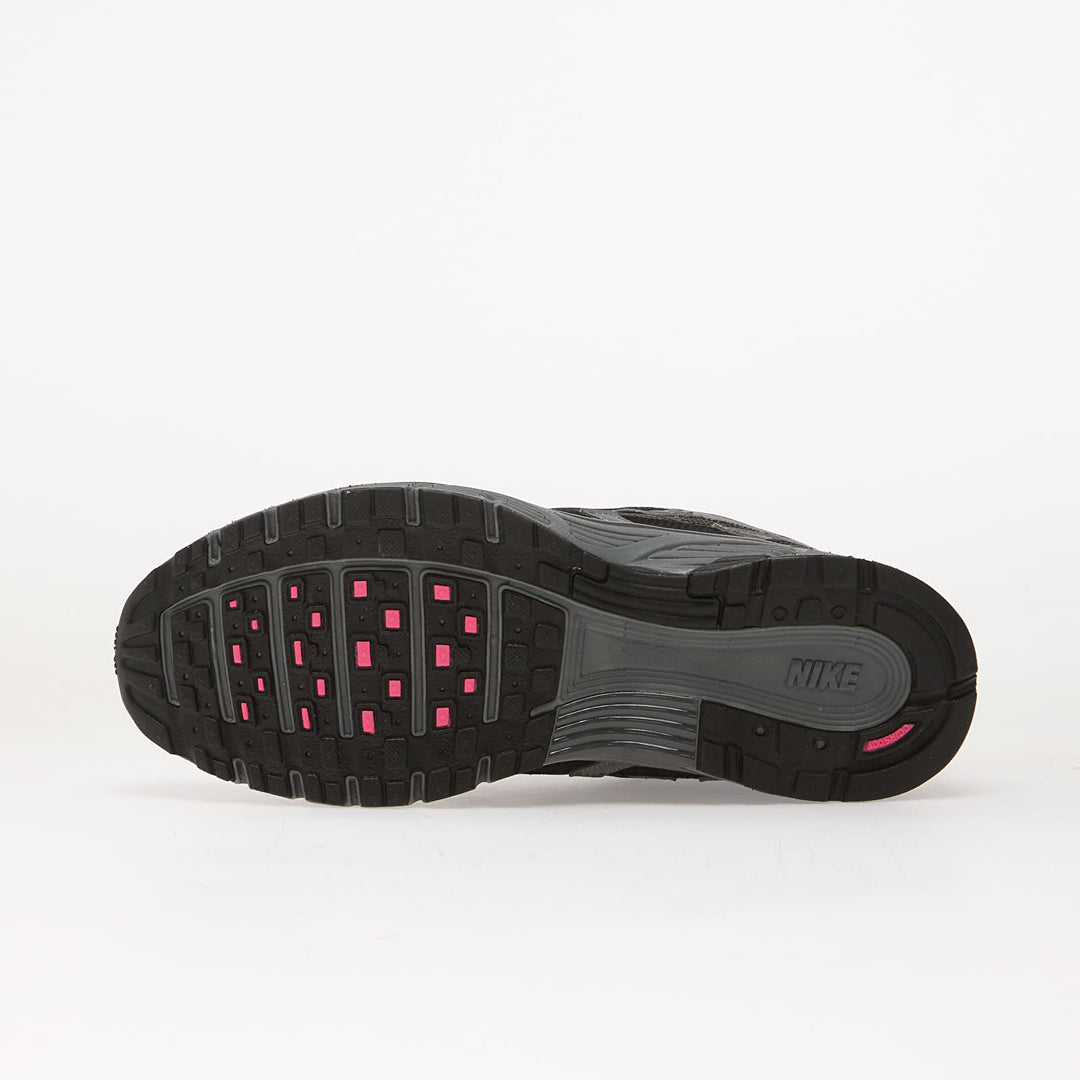 NIKE P-6000 MEDIUM ASH/ BLACK-IRON GREY-HYPER PINK