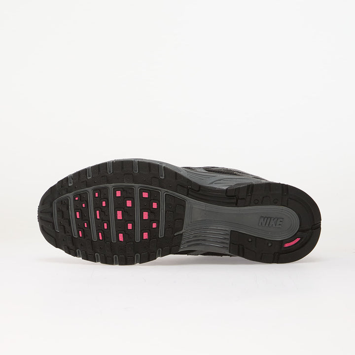 NIKE P-6000 MEDIUM ASH/ BLACK-IRON GREY-HYPER PINK