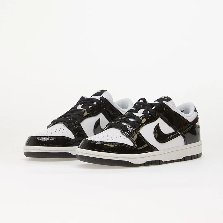NIKE DUNK LOW SE WHITE/ BLACK-WHITE-METALLIC SILVER