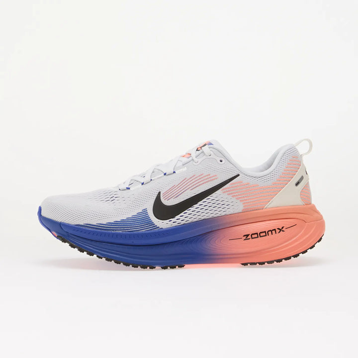 NIKE VOMERO 18 WHITE/ BLACK-RACER BLUE-ATOMIC PINK