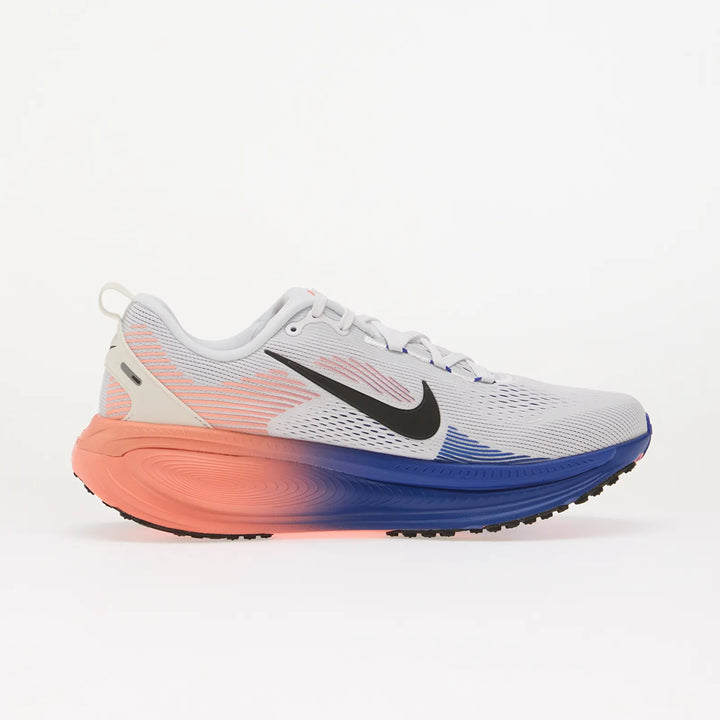 NIKE VOMERO 18 WHITE/ BLACK-RACER BLUE-ATOMIC PINK
