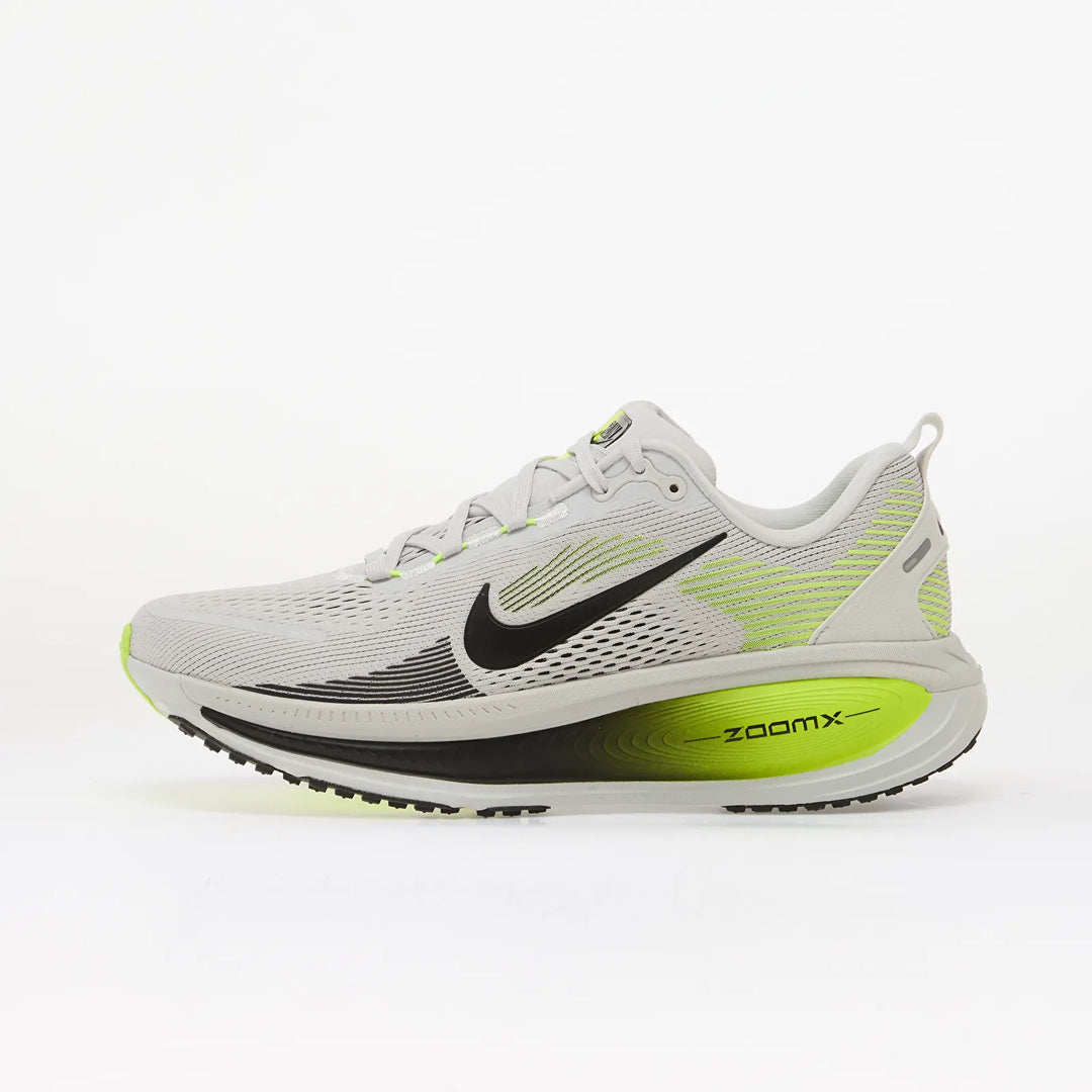 NIKE VOMERO 18 PHOTON DUST/ BLACK-VOLT