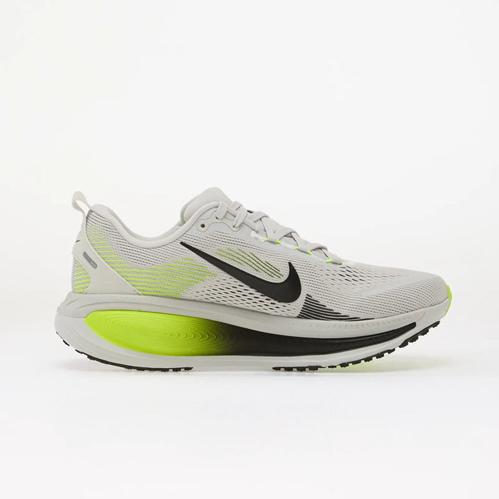 NIKE VOMERO 18 PHOTON DUST/ BLACK-VOLT