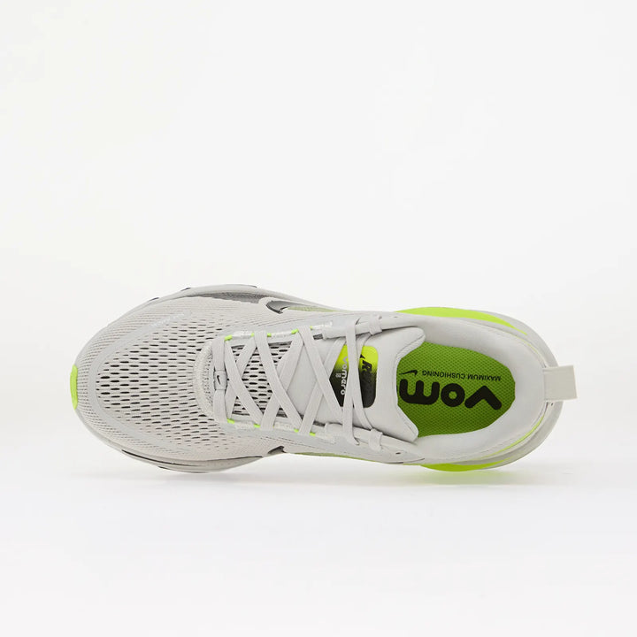 NIKE VOMERO 18 PHOTON DUST/ BLACK-VOLT