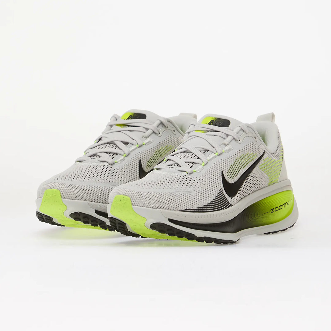 NIKE VOMERO 18 PHOTON DUST/ BLACK-VOLT