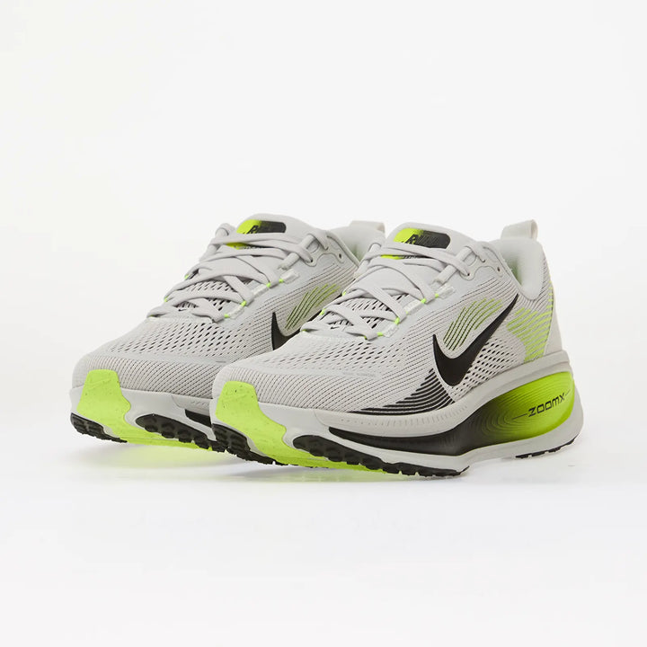 NIKE VOMERO 18 PHOTON DUST/ BLACK-VOLT
