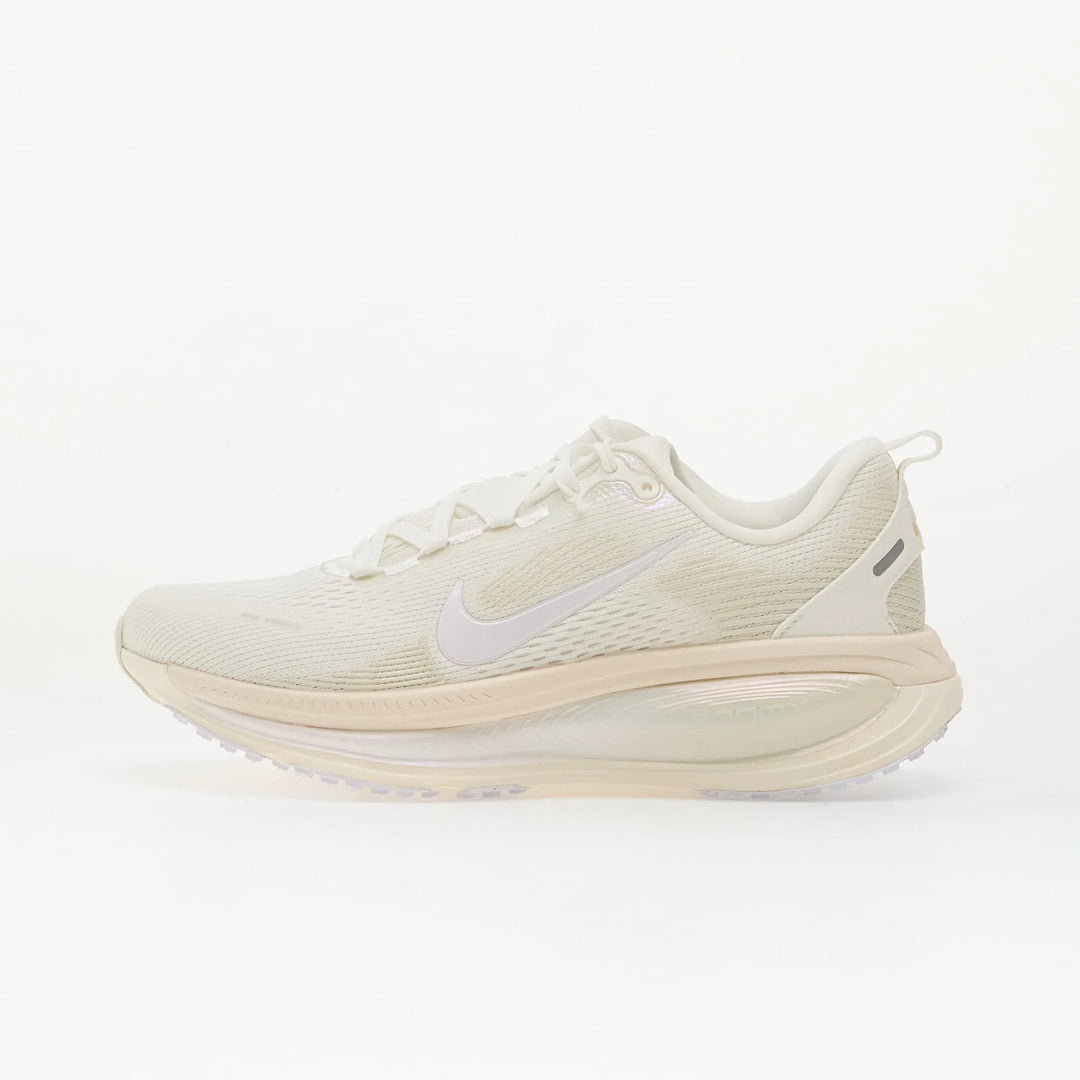 NIKE W VOMERO 18 ESS SUMMIT WHITE/ WHITE-CHALK-SEA GLASS
