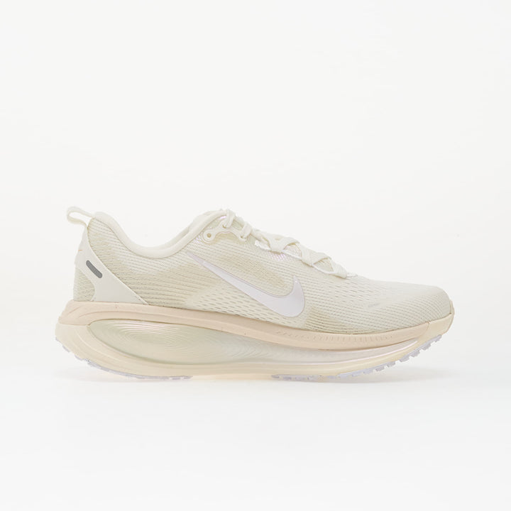 NIKE W VOMERO 18 ESS SUMMIT WHITE/ WHITE-CHALK-SEA GLASS