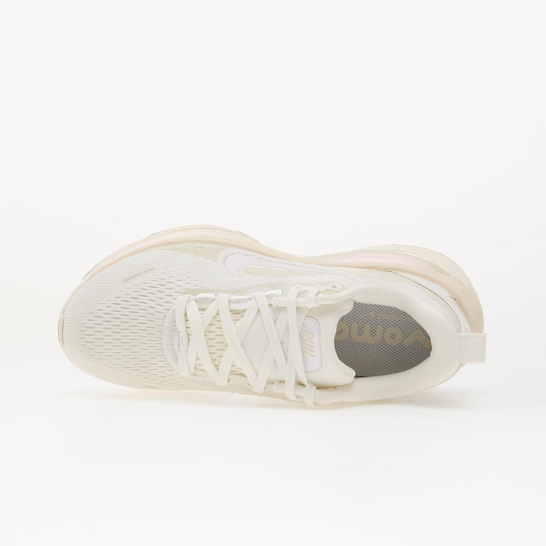 NIKE W VOMERO 18 ESS SUMMIT WHITE/ WHITE-CHALK-SEA GLASS
