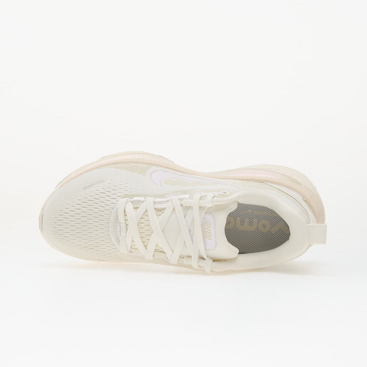 NIKE W VOMERO 18 ESS SUMMIT WHITE/ WHITE-CHALK-SEA GLASS